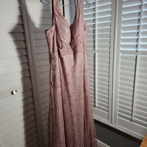 Elegant Lace Evening Gown in Dusty Pink